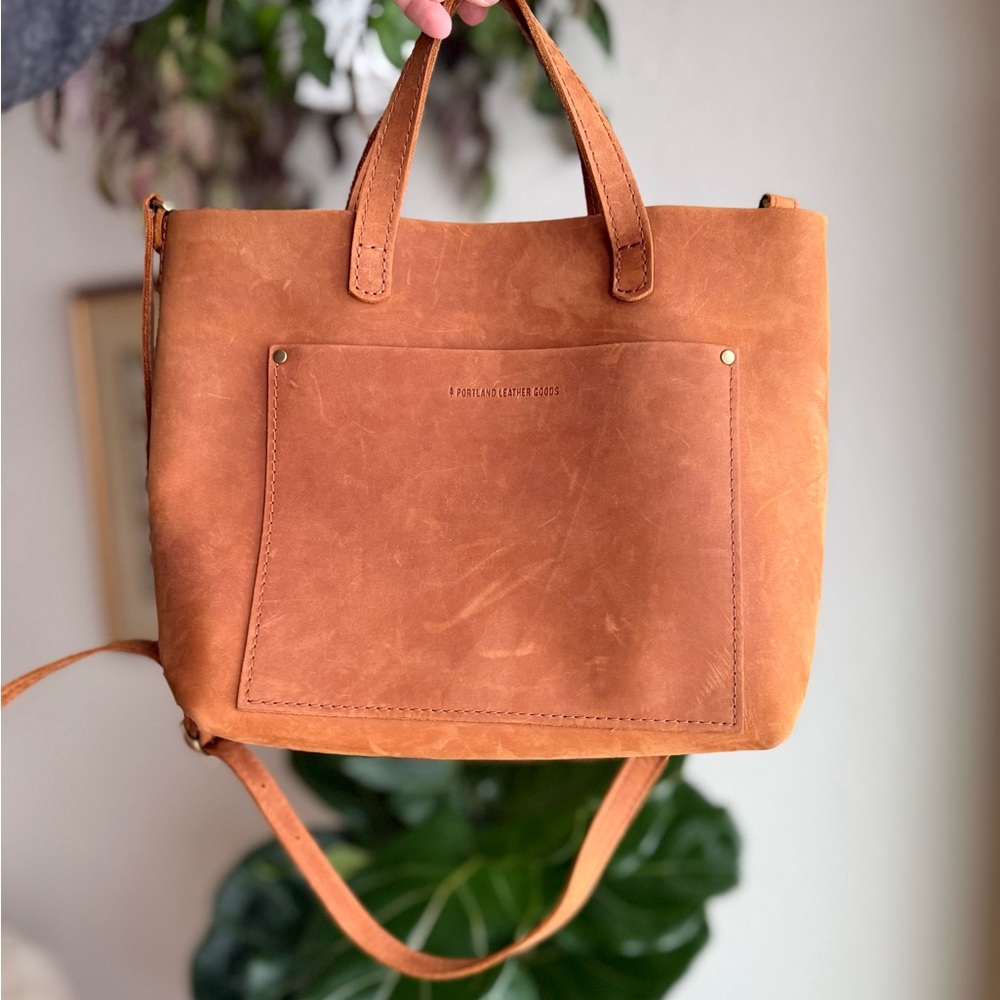 Portland Leather Medium Crossbody Tote Bag Dakota Leather - Picture 3 of 11